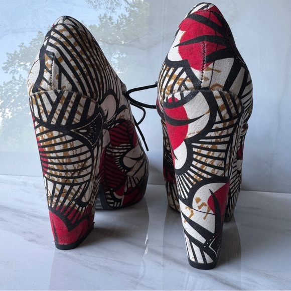 Abstract Floral Motif Block Geo Heel NWT - Picture 7 of 15